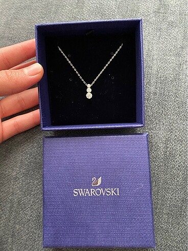 Swarovski kolye orijinaldir.