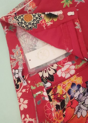 Kırmızı Çiçek Desenli Salaş Kadın Pantolon - Görsel 2