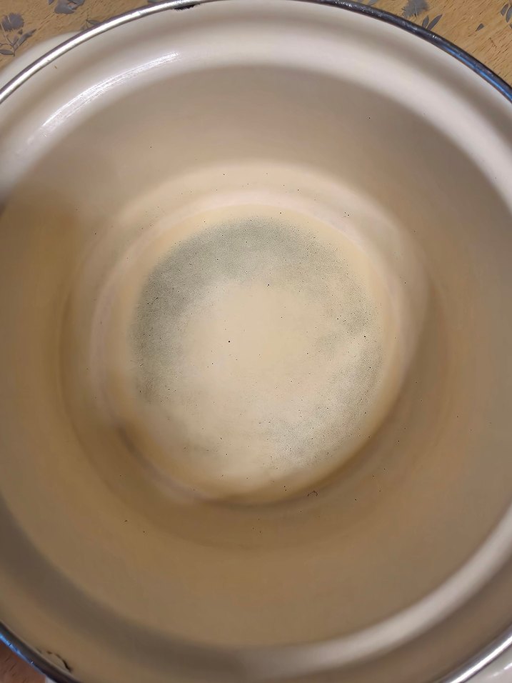 Beyaz Kulplu Gri Kenarlı Tencere - Görsel 5