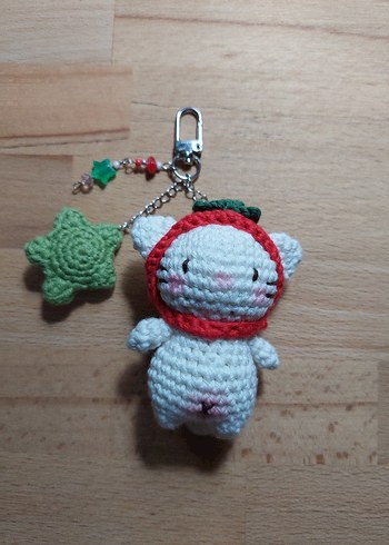 Domates Şapkalı Örgü Kedi Charm Anahtarlık - Görsel 2