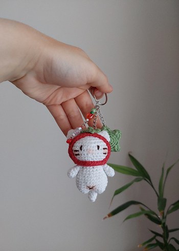 Domates Şapkalı Kedi Örgü Charm Anahtarlık - Görsel 10