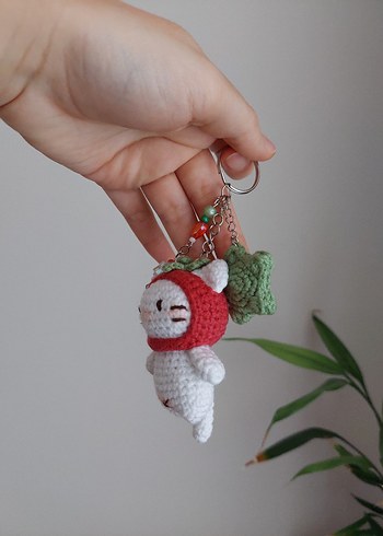 Domates Şapkalı Kedi Örgü Charm Anahtarlık - Görsel 9