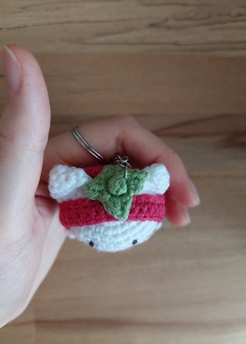 Domates Şapkalı Kedi Örgü Charm Anahtarlık - Görsel 7