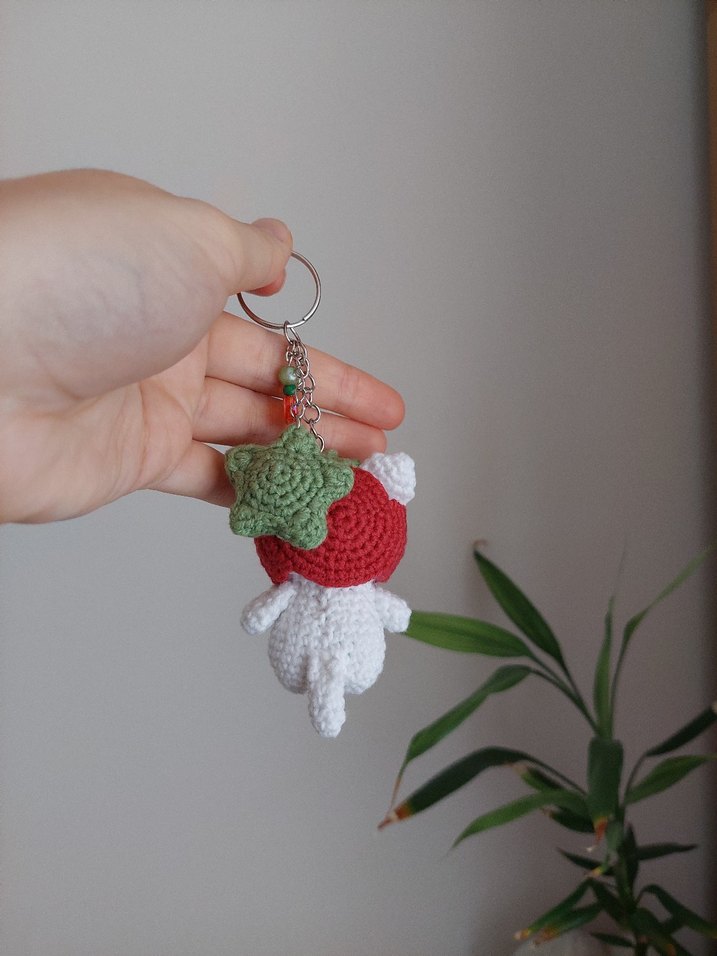 Domates Şapkalı Kedi Örgü Charm Anahtarlık - Görsel 2