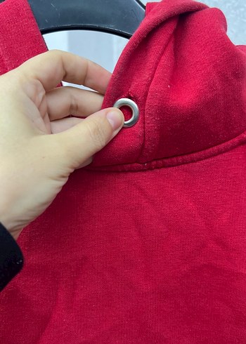 Kırmızı kapüşonlu sweatshirt - Görsel 7