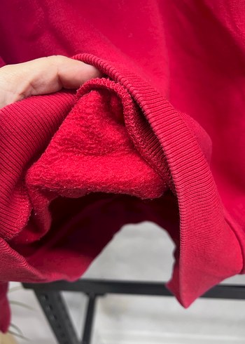 Kırmızı kapüşonlu sweatshirt - Görsel 3