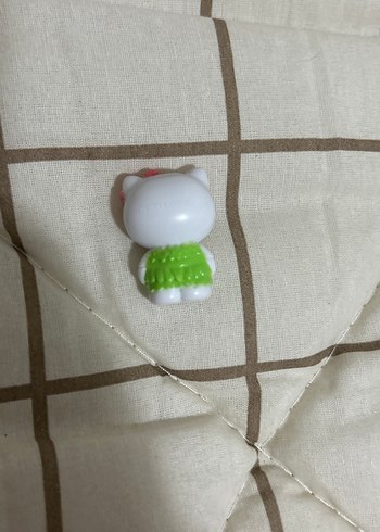 Hello Kitty Figürü gözlüklü