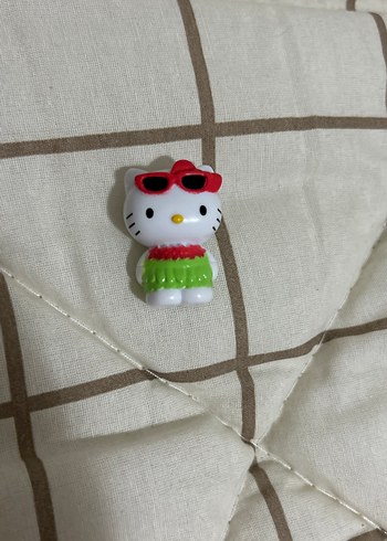 Hello Kitty Figürü gözlüklü