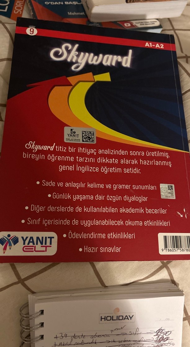 Skyward A1-A2 İngilizce Hazırlık test kitabı - Görsel 2