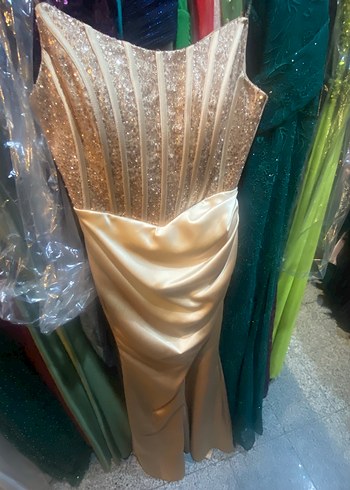 Straplez Parlak Bej Drapeli Uzun Abiye Elbise - Görsel 6