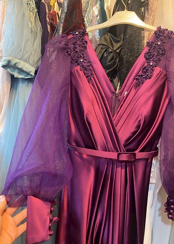 Mor V Yaka Uzun Kollu İşlemeli Abiye Elbise - Görsel 4