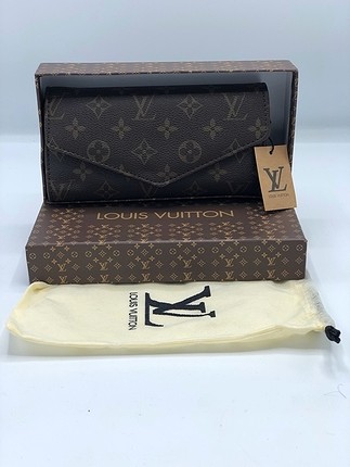 Louis Vuitton V kapaklı Cüzdan