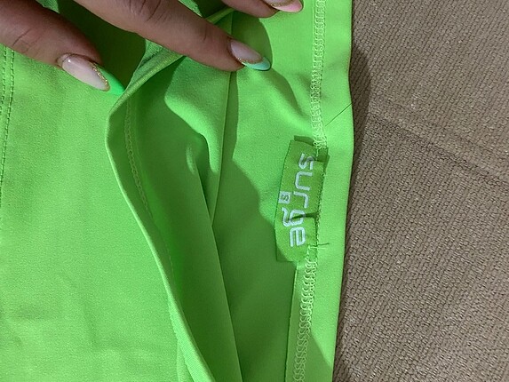 Bershka Mini üst surge markalı