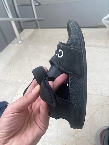 28 Beden siyah Renk Adidas sandalet