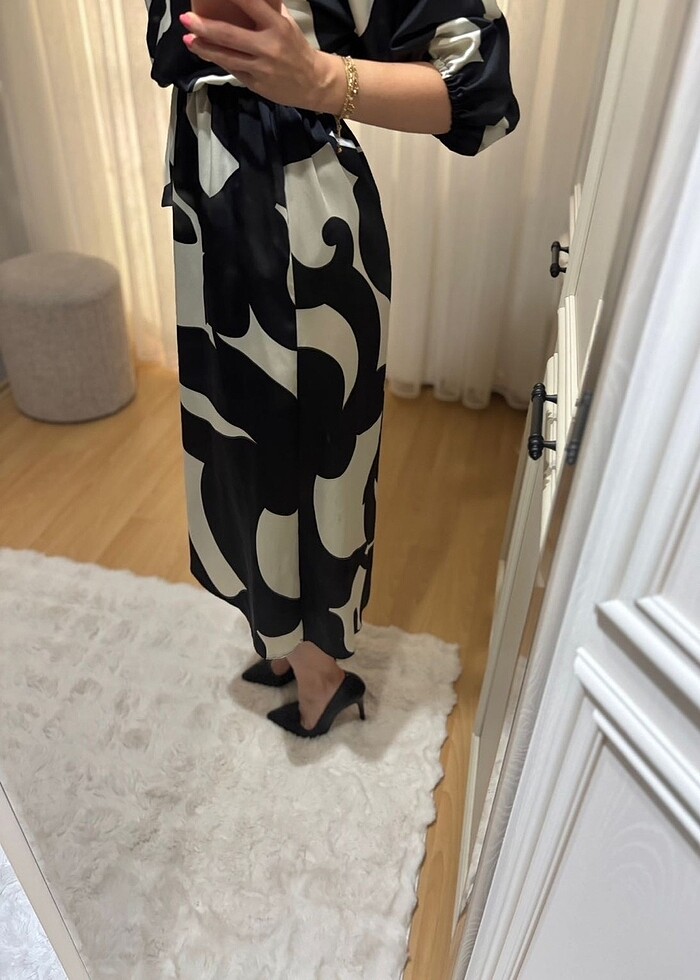 Siyah Beyaz saten elbise - Görsel 2