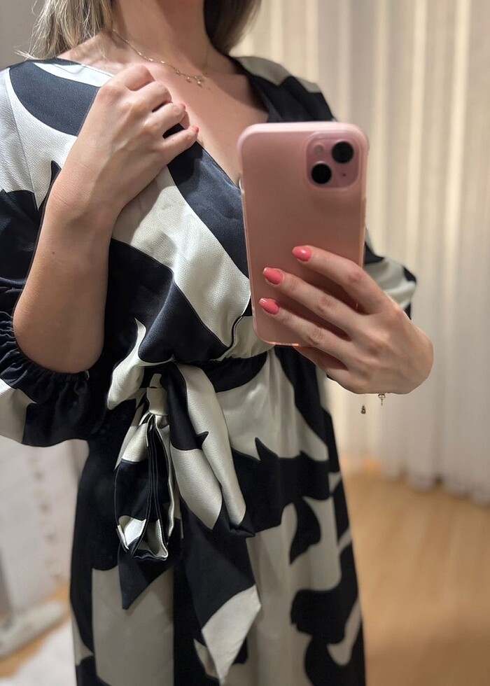 Siyah Beyaz saten elbise - Görsel 3