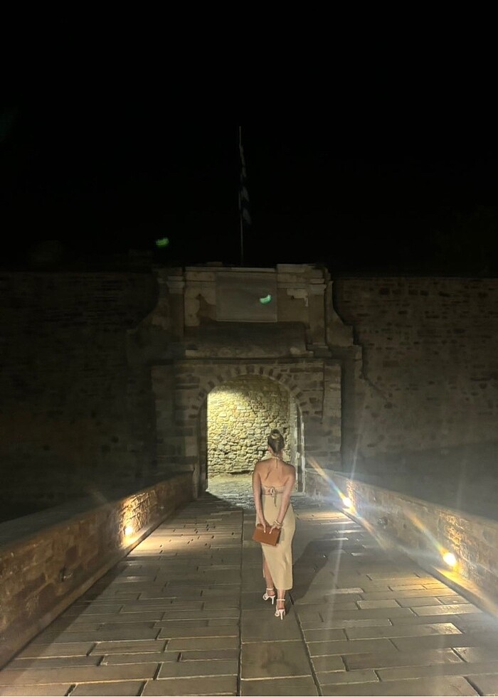 Sırt ve bel dekolteli elbise - Görsel 3