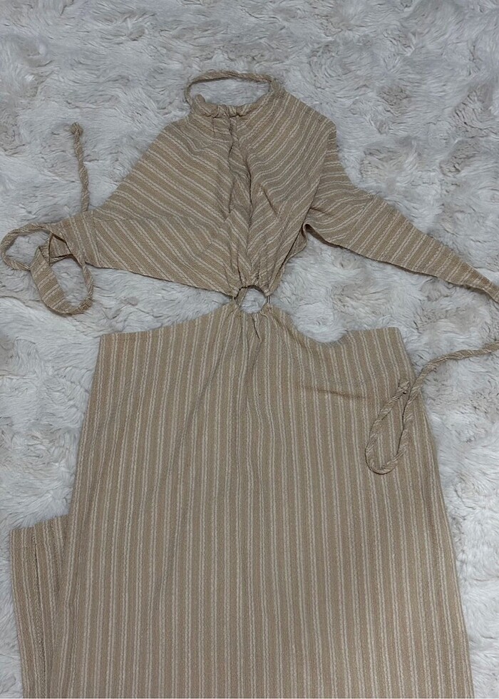 Sırt ve bel dekolteli elbise - Görsel 4