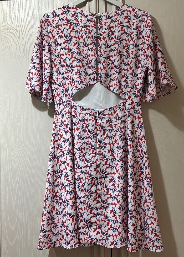 Sırt dekolteli elbise - Görsel 4