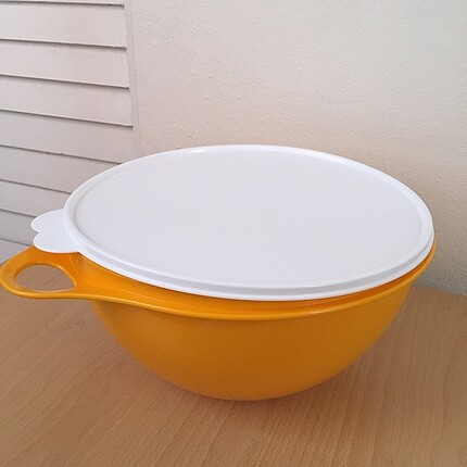 TUPPERWARE