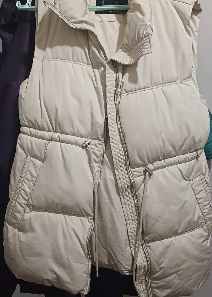 Stradivarius kolsuz şişme mont - Görsel 3