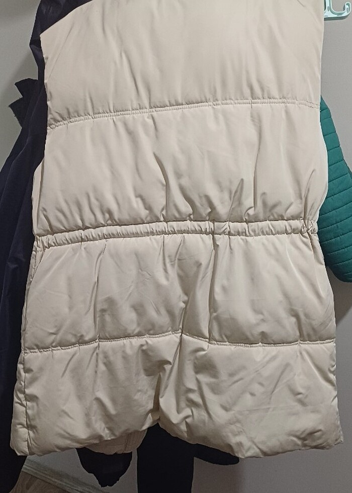 Stradivarius kolsuz şişme mont - Görsel 4