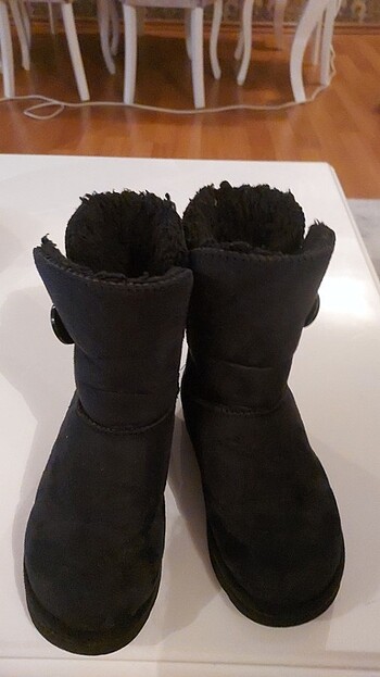 Kız çocuk UGG 32 no siyah bot 