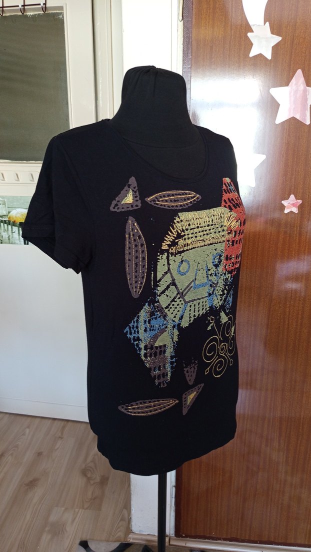 Siyah Baskılı Kadın Kısa Kollu Tişört - Görsel 3