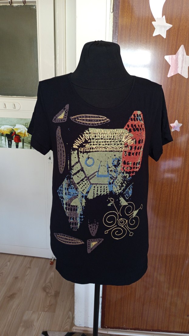 Siyah Baskılı Kadın Kısa Kollu Tişört - Görsel 2