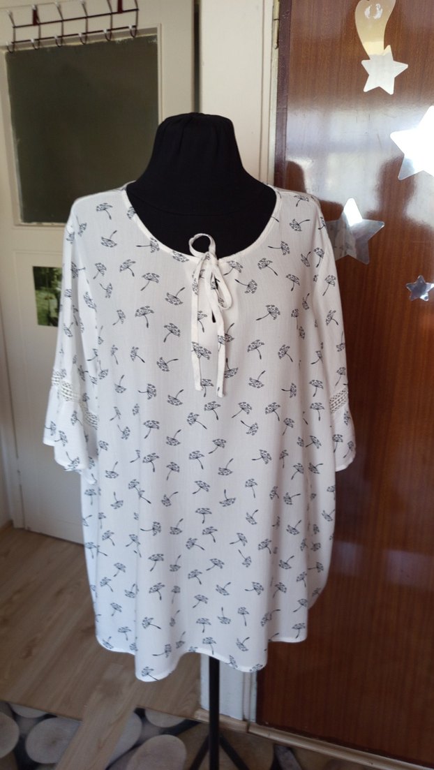 Dantel Detaylı Gri Desenli Rahat Kesim Bluz - Görsel 2