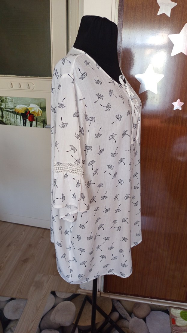 Dantel Detaylı Gri Desenli Rahat Kesim Bluz - Görsel 3