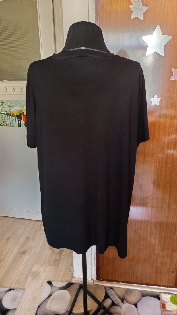 Payet Detaylı Siyah Tişört - Görsel 4