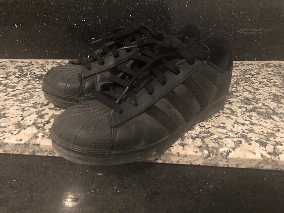 Siyah adidas ayakkabı