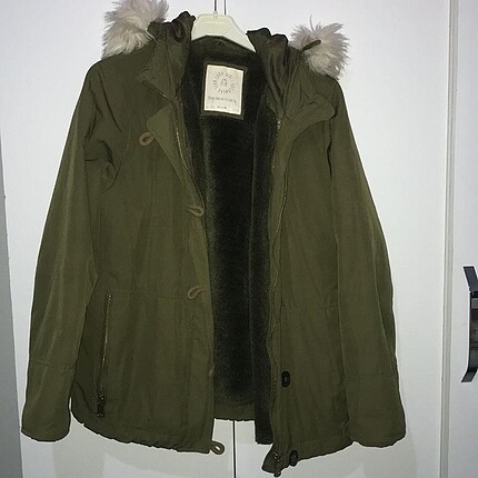 Zara Haki Mont