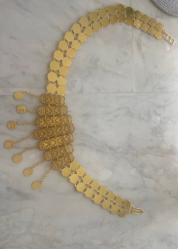 İşlemeli Zincir Detaylı Altın Renk Kadın El Zinciri - Görsel 2