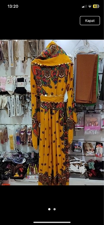 Yöresel sarı kıyafet