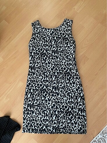 Leopar desenli elbise