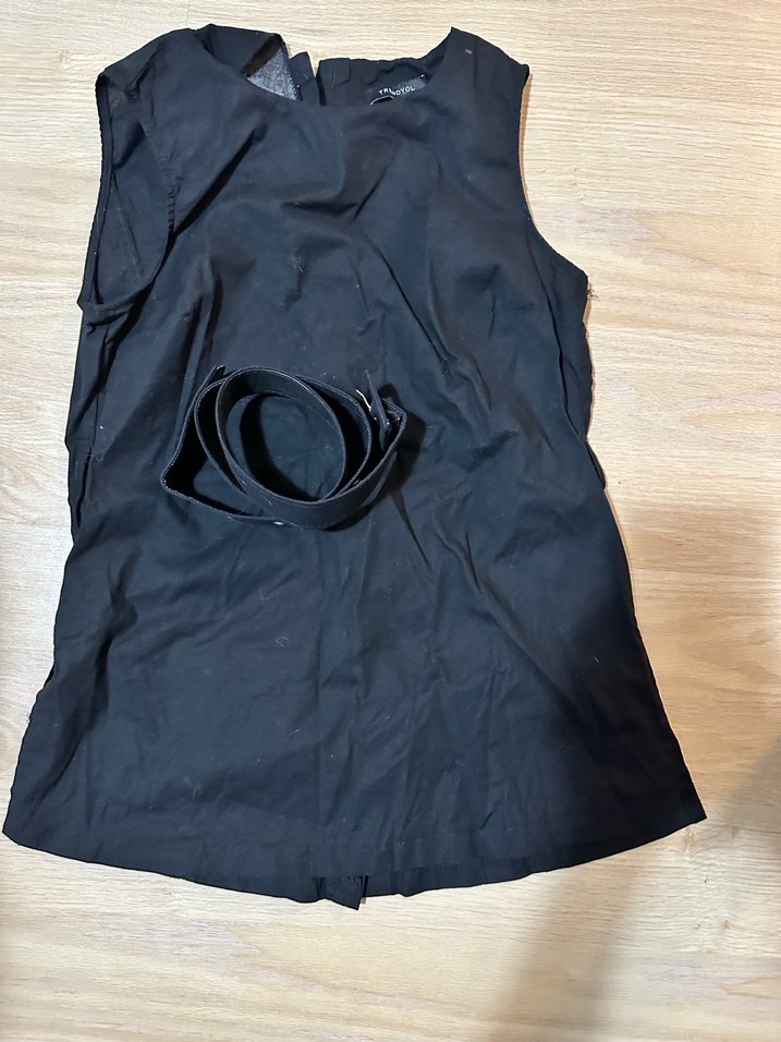 Düğmeli Siyah Kolsuz bluz - Görsel 3