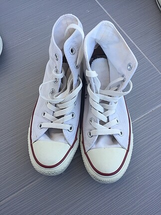 Beyaz converse