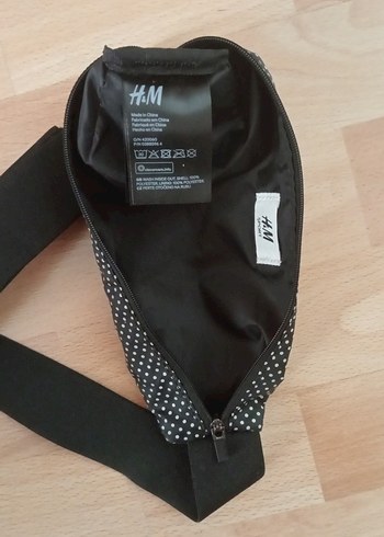 H&M Puantiye Desenli Siyah Bel Çantası - Görsel 5