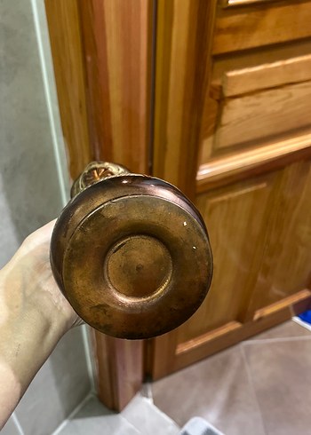 Koyu Kahverengi İşlemeli Vazo - Görsel 4