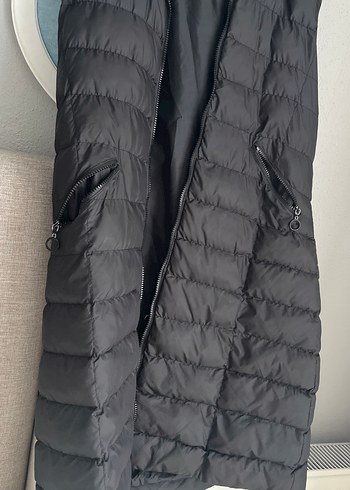 Siyah Kürklü Kapüşonlu Kadın Yelek - Görsel 3