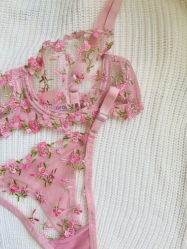 Victoria s Secret Çiçekli pembe iç çamaşır bralet takımı