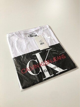 Calvin Klein Unisex T-Shirt