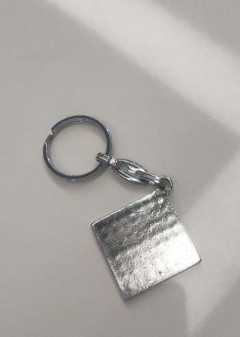 Parlak Gri Pullu Kadın Anahtarlık - Görsel 2