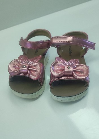 Pembe Fiyonklu Kız Çocuk Sandalet