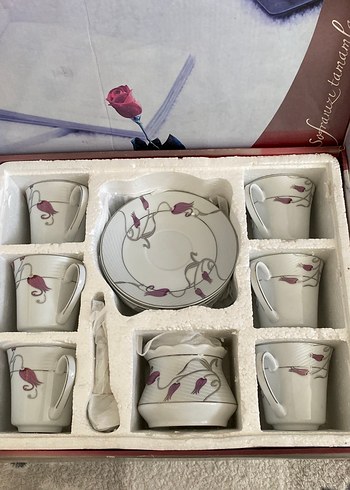 Vintage Çiçek Desenli Beyaz Kahve Fincanı Seti
