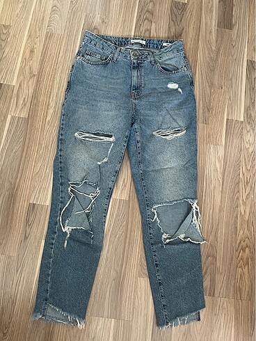 lcw jeans yırtık detaylı mom jean kot