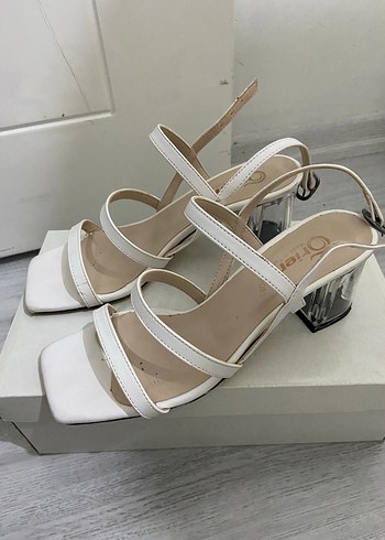 Beyaz Topuklu Kadın Sandalet - Görsel 2