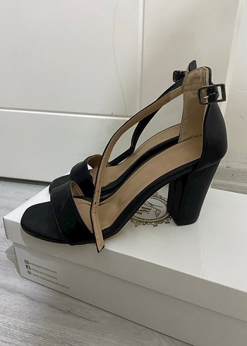 Bağcıklı topuklu ayakkabı - Görsel 2